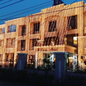 Hotel Paras